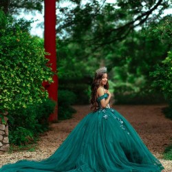 Off Shoulder Vestidos De 15 Anos Emerald Green Quince Dress V Neck Wear Pageant Lace Appliques Women 2024 Ball Gown