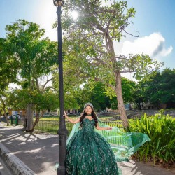 Off Shoulder Emerald Green Quince Dress Sweetheart Neck Vestidos De 15 Anos Wear Pageant Sequin Women 2024 Ball Gown With Cape Sleeve