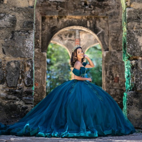 Off Shoulder Emerald Green Quinceanera Dress Sweet 15 Gowns Lace Appliques Wear Pageant Sweetheart Neck 2024 Ball Gown Princess Dresses