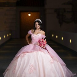 Off Shoulder Pink Quinceanera Dress Sweetheart Neck Sweet 15 Gowns Wear Pageant Sequin 2024 Ball Gown Princess Dresses With Bow