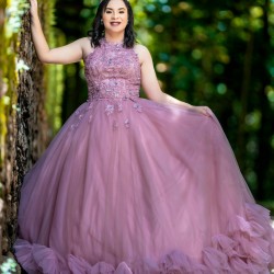 Sleeveless Lilac Quince Dress Ruffled 15 Anos Women 2024 Ball Gown Lace Appliques Crystal Girl Birthday Gowns