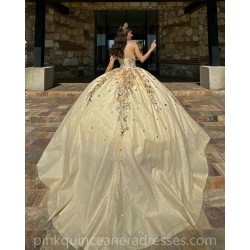 2024 Ball Gown Princess Dress Champagne Quinceanera Dresses Sweetheart Neck Lace Appliques Sweet 15 Prom Party Dress