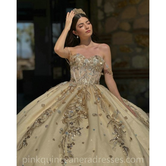 2024 Ball Gown Princess Dress Champagne Quinceanera Dresses Sweetheart Neck Lace Appliques Sweet 15 Prom Party Dress