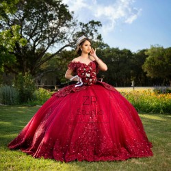 Burgundy Quinceanera Dress Off Shoulder Vestidos De 15 Anos Sweetheart Neck Women 2024 Ball Gown Gold Lace Appliques Girls Sweet 16 Dresses