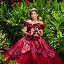 Sweetheart Neck Burgundy Quinceanera Dress Instagram Gowns Lace Appliques Girls Sweet 16 Dresses Off Shoulder Wear Pageant