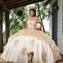 Off Shoulder Champagne Quinceanera Dress Vestidos De 15 Anos Sweetheart Neck Girls Sweet 16 Dresses Lace Appliques 2024 Wear Pageant With Bow