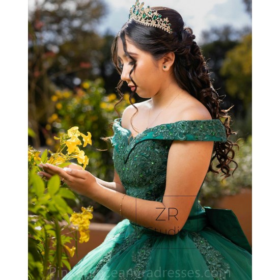 Off Shoulder Emerald Green Quinceanera Dress Vestidos De 15 Anos V Neck Women 2024 Ball Gown Lace Appliques Girls Sweet 16 Dresses With Bow