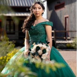 Off Shoulder Emerald Green Quinceanera Dress Vestidos De 15 Anos V Neck Women 2024 Ball Gown Lace Appliques Girls Sweet 16 Dresses With Bow