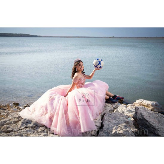 Instagram Gowns Pink Quinceanera Dress Off Shoulder Lace Appliques Girls Sweet 16 Dresses Off Shoulder Wear Pageant