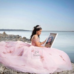 Instagram Gowns Pink Quinceanera Dress Off Shoulder Lace Appliques Girls Sweet 16 Dresses Off Shoulder Wear Pageant