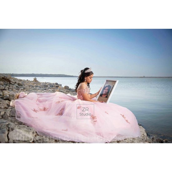 Instagram Gowns Pink Quinceanera Dress Off Shoulder Lace Appliques Girls Sweet 16 Dresses Off Shoulder Wear Pageant