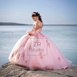 Instagram Gowns Pink Quinceanera Dress Off Shoulder Lace Appliques Girls Sweet 16 Dresses Off Shoulder Wear Pageant