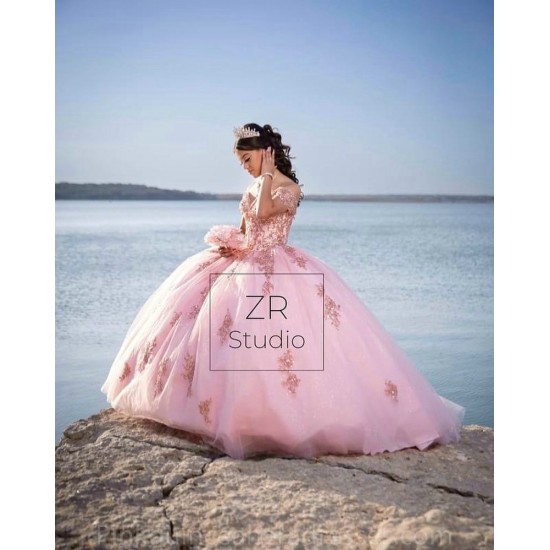 Instagram Gowns Pink Quinceanera Dress Off Shoulder Lace Appliques Girls Sweet 16 Dresses Off Shoulder Wear Pageant