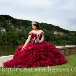 Ruffled Red Quinceanera Dress Off Shoulder Sequin Instagram Gowns Lace Appliques Girls Sweet 16 Dresses Wear Pageant 15 Birthday Party Robe