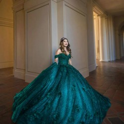 Lace Appliques Emerald Green Quinceanera Dress Off Shoulder 2024 Ball Gown Princess Dresses Wear Pageant V Neck Sweet 15 Gowns