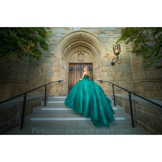 Sleeveless Emerald Green Quinceanera Dress 2024 Ball Gown Princess Dresses Lace Appliques Wear Pageant Sweetheart Neck Sweet 15 Gowns