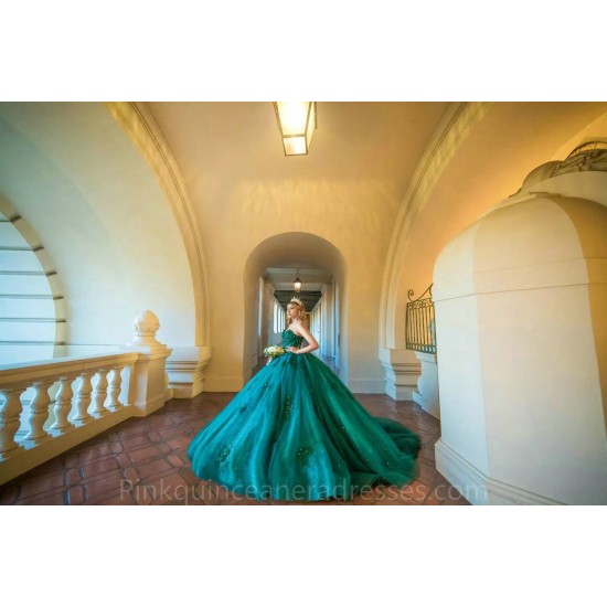 Sleeveless Emerald Green Quinceanera Dress 2024 Ball Gown Princess Dresses Lace Appliques Wear Pageant Sweetheart Neck Sweet 15 Gowns