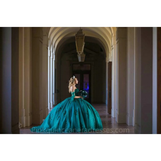 Sleeveless Emerald Green Quinceanera Dress 2024 Ball Gown Princess Dresses Lace Appliques Wear Pageant Sweetheart Neck Sweet 15 Gowns