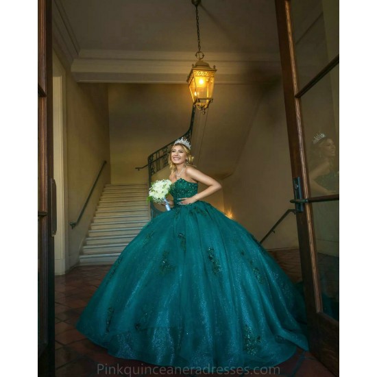 Sleeveless Emerald Green Quinceanera Dress 2024 Ball Gown Princess Dresses Lace Appliques Wear Pageant Sweetheart Neck Sweet 15 Gowns