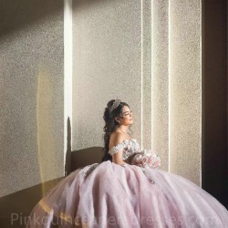 Off Shoulder Pink Quinceanera Dress 2024 Ball Gown Princess Dresses Lace Appliques Wear Pageant Sweetheart Neck Sweet 15 Gowns