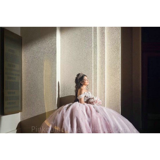 Off Shoulder Pink Quinceanera Dress 2024 Ball Gown Princess Dresses Lace Appliques Wear Pageant Sweetheart Neck Sweet 15 Gowns