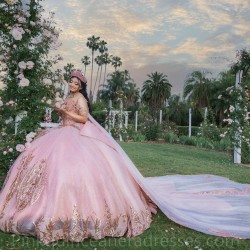 Off Shoulder Pink Quinceanera Dress Sweet 15 Gowns Lace Appliques Wear Pageant Sweetheart Neck 2024 Ball Gown Princess Dresses With Bow