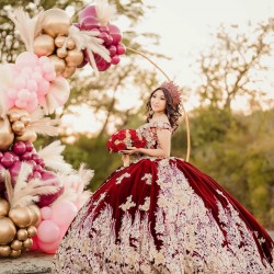 Off Shoulder Burgundy Quinceanera Dress Sweet 15 Gowns Lace Appliques Wear Pageant Sweetheart Neck 2024 Ball Gown Princess Dresses