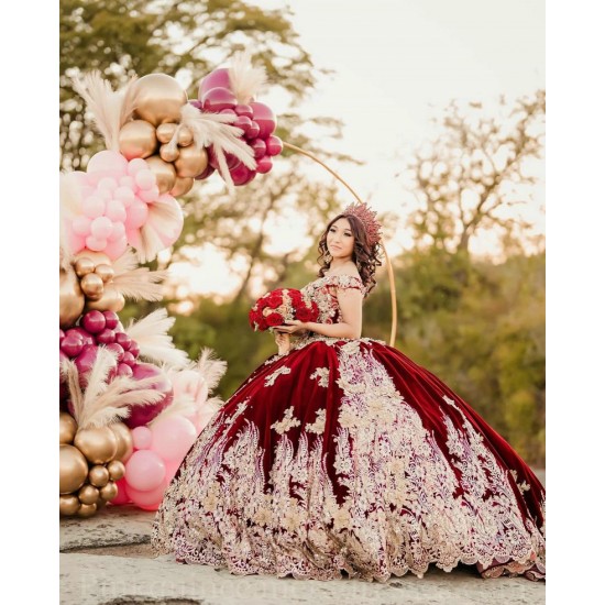 Off Shoulder Burgundy Quinceanera Dress Sweet 15 Gowns Lace Appliques Wear Pageant Sweetheart Neck 2024 Ball Gown Princess Dresses