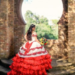 Off Shoulder Red On White Quinceanera Dress Sweetheart Neck Vestidos De 15 Anos Girls Sweet 16 Dresses Ruffled 2024 Wear Pageant