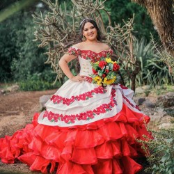 Off Shoulder Red On White Quinceanera Dress Sweetheart Neck Vestidos De 15 Anos Girls Sweet 16 Dresses Ruffled 2024 Wear Pageant