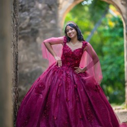 Burgundy Quinceanera Dress Sleeveless Sweet 15 Gowns Cape Sleeve 2024 Ball Gown Princess Dresses Sweetheart Neck Lace Appliques Birthday Party Robe