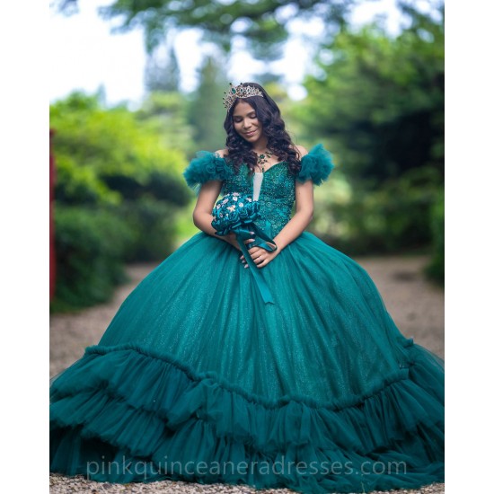 V Neck Emerald Green Quinceanera Dress Ruffled Instagram Gowns Girls Sweet 16 Dresses Sleeveless 15 Birthday Party Robe