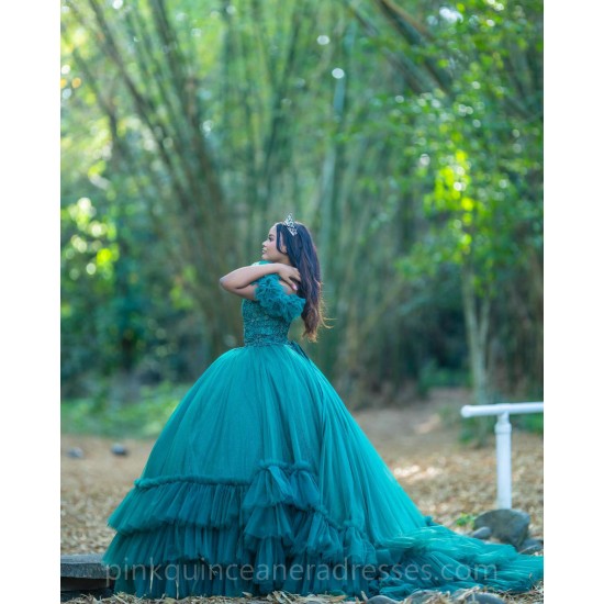 Off Shoulder Emerald Green Quinceanera Dress Sweetheart Neck Girls Sweet 16 Dresses Vestidos De 15 Anos Ruffled Wear Pageant