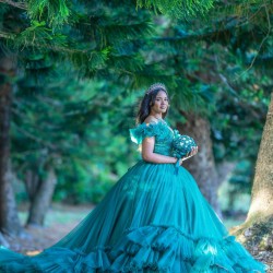 Off Shoulder Emerald Green Quinceanera Dress Sweetheart Neck Girls Sweet 16 Dresses Vestidos De 15 Anos Ruffled Wear Pageant