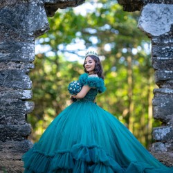 V Neck Emerald Green Quinceanera Dress Girls Sweet 16 Dresses Puff Sleeve Vestidos De 15 Anos Ruffled Wear Pageant Gowns