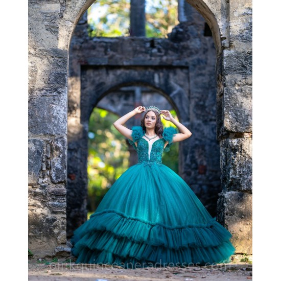 V Neck Emerald Green Quinceanera Dress Girls Sweet 16 Dresses Puff Sleeve Vestidos De 15 Anos Ruffled Wear Pageant Gowns