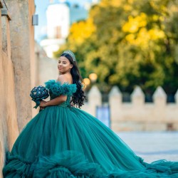 Ruffled Emerald Green Quince Dress Puff Sleeve Vestidos De 15 Anos Lace Appliques Wear Pageant V Neck Girls Sweet 16 Dresses