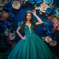 Puff Sleeve Emerald Green Ruffled Quinceanera Dress 2024 Princess Dresses V Neck Lace Appliques Birthday Party Robe